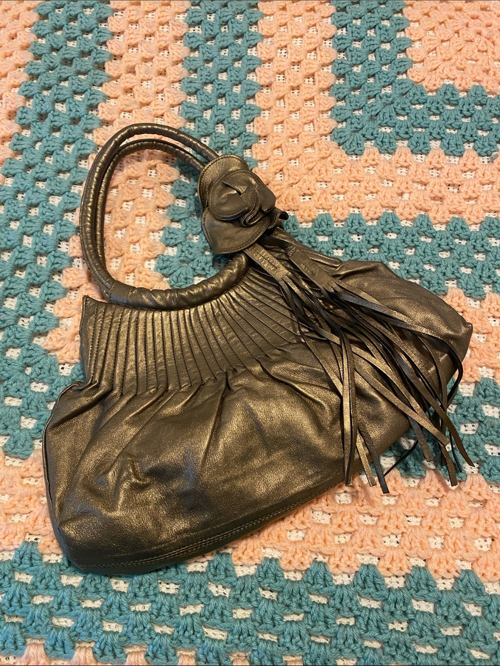 Elegant Gold Handbag with Floral Accent